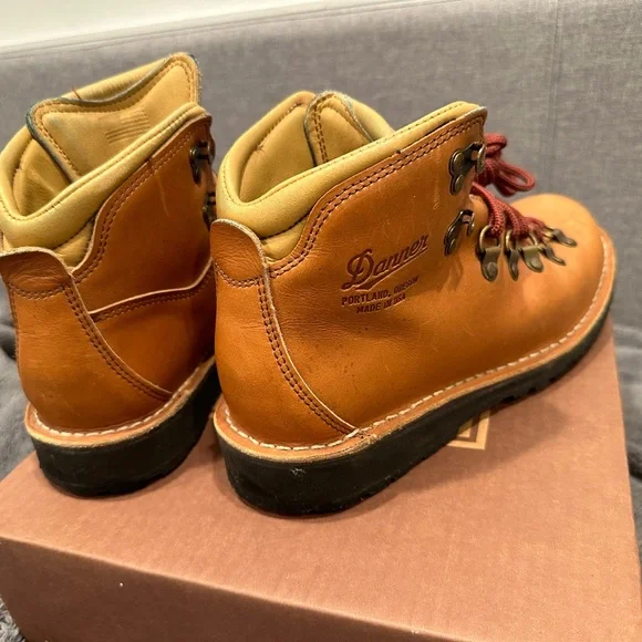 Danner Mountain Pass Horween Rio Hiking Boots EE Like New